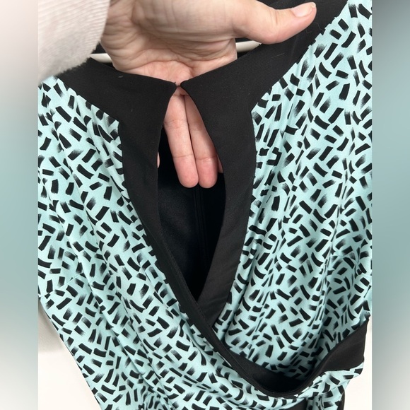 Le Château graphic retro dress, S, belted, peephole neckline, ‘40s style wrap - Picture 4 of 10